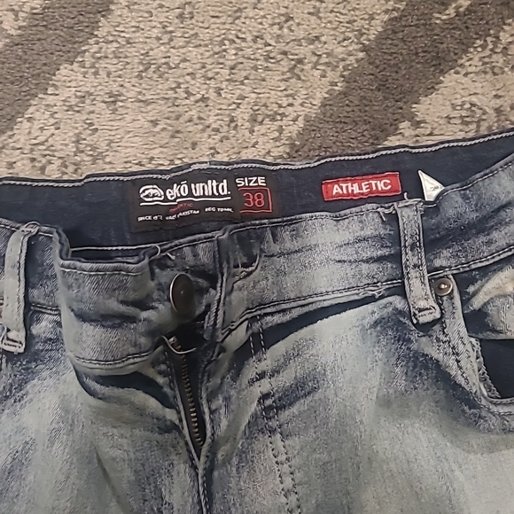 Ecko Unltd Athletic Fit Light Wash Faded Stretch Denim Jeans Straight Leg 38x30 - Picture 2 of 11